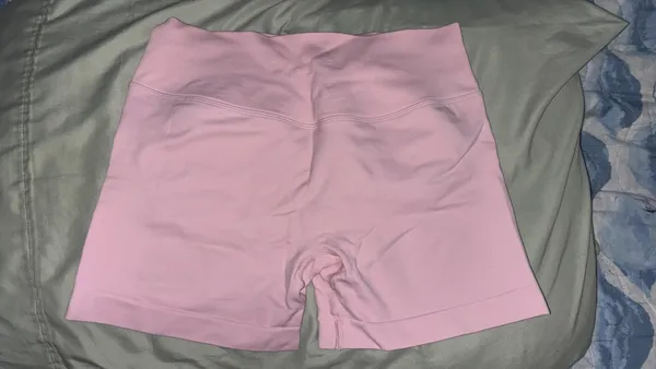 Voyjoy Amazon scrunch shorts Pink - Image 3