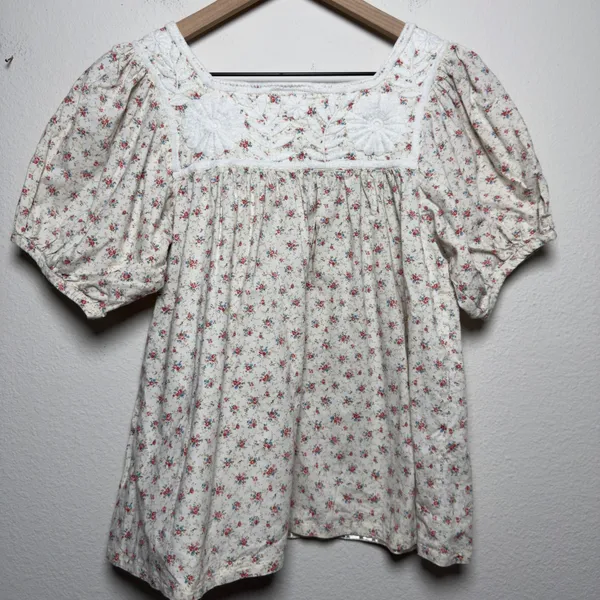 Mi Golondrina Women Cotton Top mall Cream Ditsy Floral Embroidered Puff Sleeve - Image 4