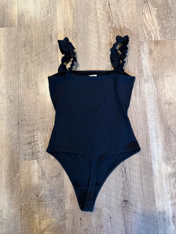 Aritzia Sunday Best Ribbed Ruffle Strap Bodysuit XS - Image 5