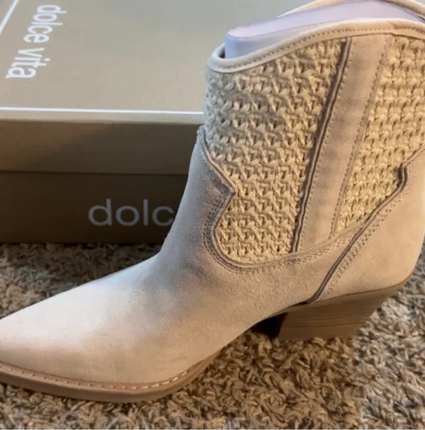 Women’s cream ankle boots - Image 7
