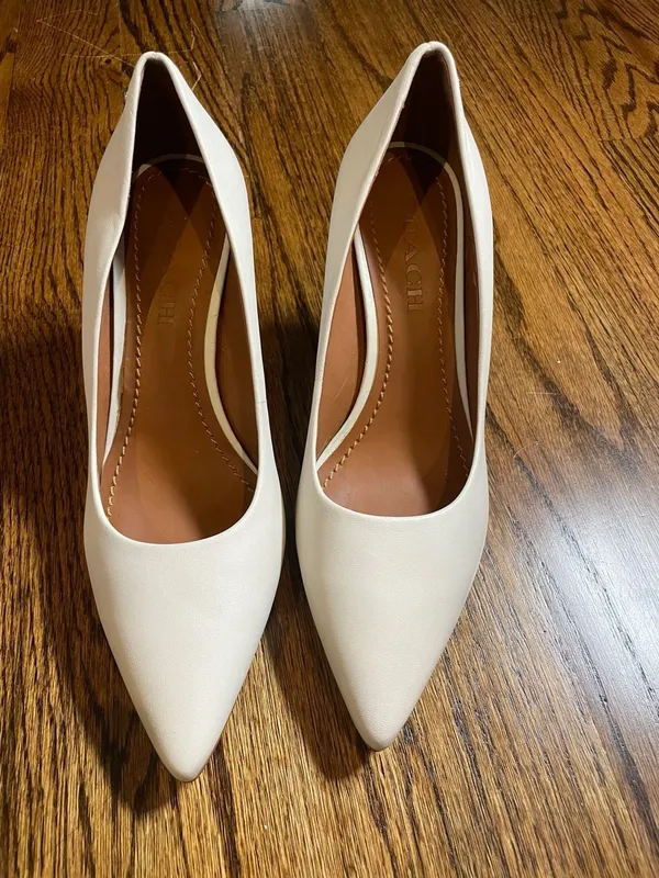 Coach White Leather Pointed Toe Stiletto Heels Pumps Size 8 - Image 3