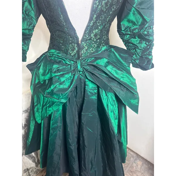 VTG 80s Emerald Green Taffeta & Black Lace Prom Dress Puff Sleeve Whimsigoth - Image 4