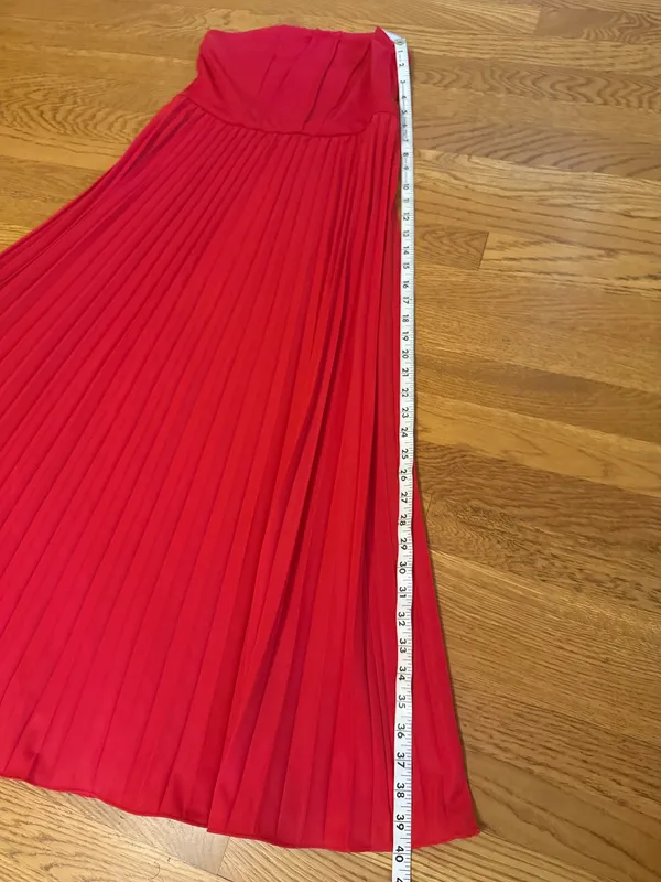 NWOT Red Pleated Tube Midi Dress size M - Image 11