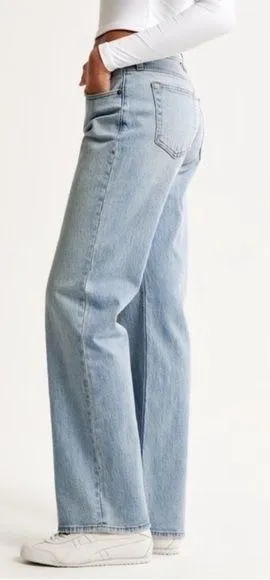 Abercrombie & Fitch The Baggy Low Rise Lightwash Jeans - Image 2