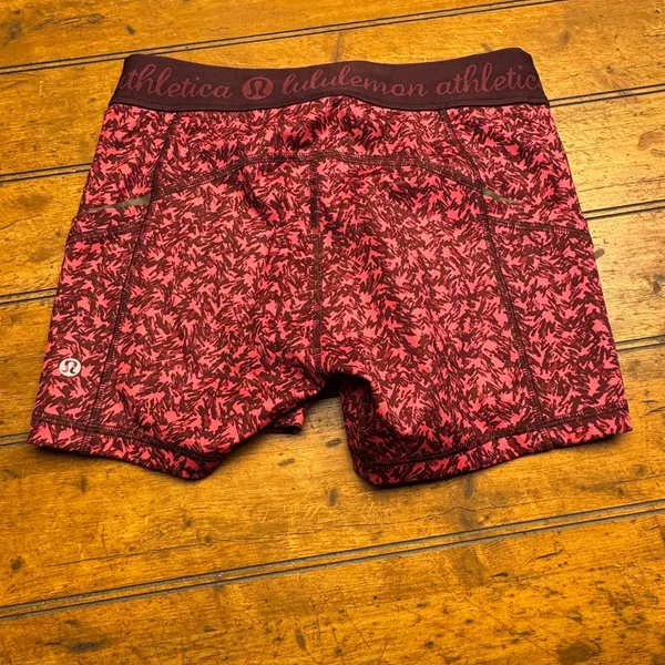 Lululemon Athletica Pink Burgundy Abstract‎ Print Athletic Shorts Women's Size 6 - Image 4