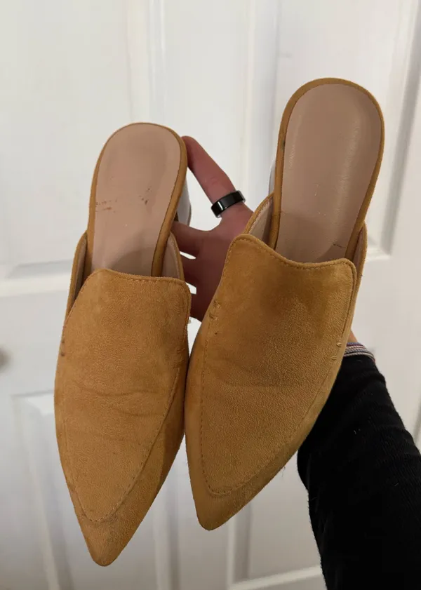 Tan Suede Pointed Toe Mule Yellow Size 7 - Image 2