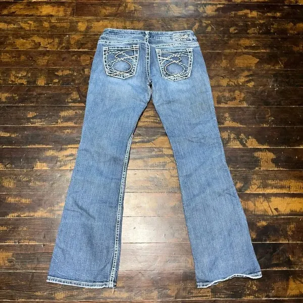 Silver Frances 18” bootcut distressed cowboycore 29x31 jeans - Image 4