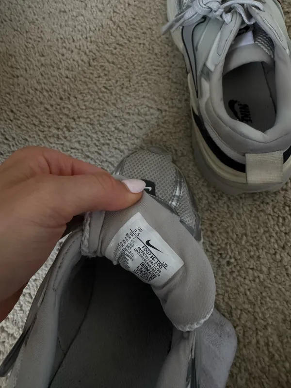 Nike Run V2K Sneakers Women’s - Image 2