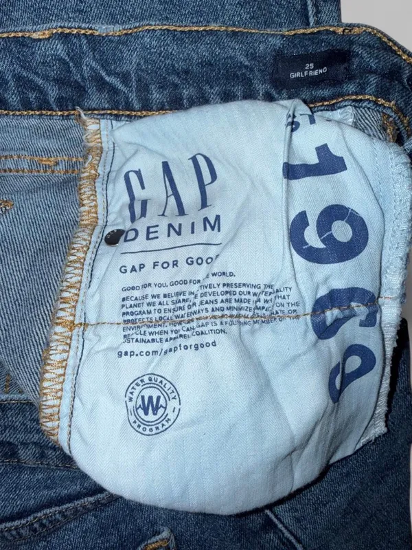 GAP Girlfriend Jeans Size 25 - Image 6