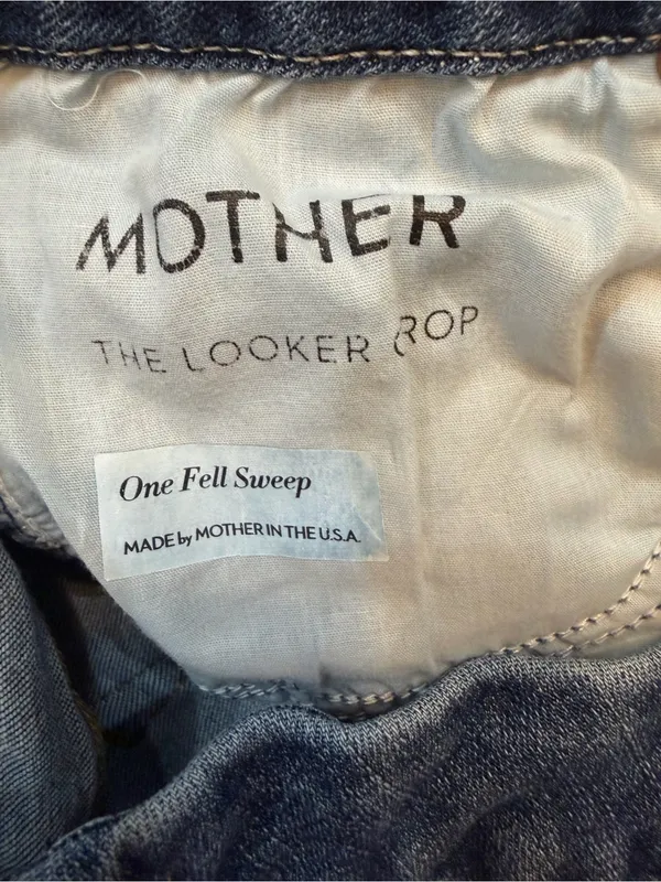 MOTHER The Looker Crop One Fell Sweep Skinny Jeans - Image 4