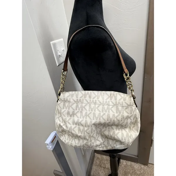 Michael Kors White Jet Set Item Signature Medium Tassel Flip Top Shoulder Bag - Image 6
