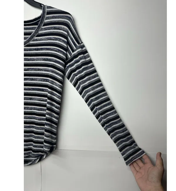 American Eagle Outfitters Soft & Sexy Plush V-Neck Striped Shirt Women's Medium￼ - Image 3
