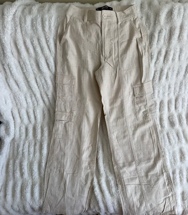 Hollister Stone Beige Cargo Pants - Image 2