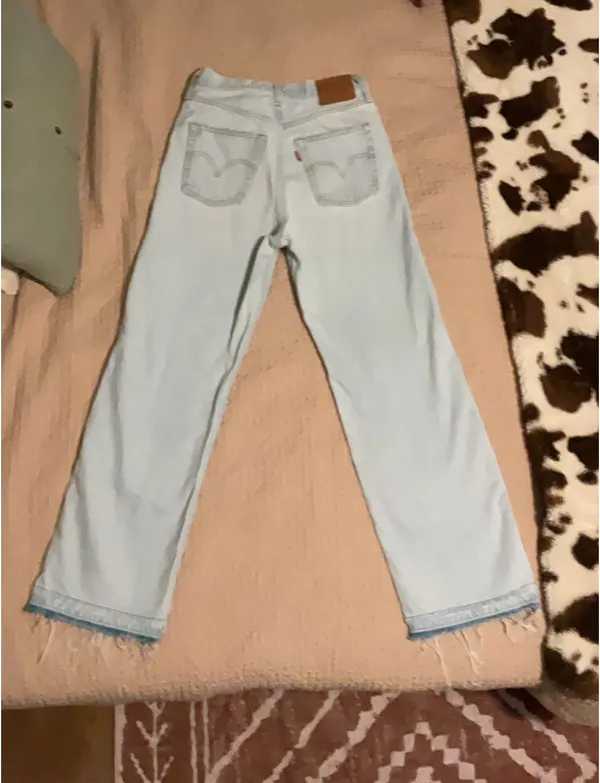 Light Wash Levi’s Jeans Straight High-Rise - Image 2
