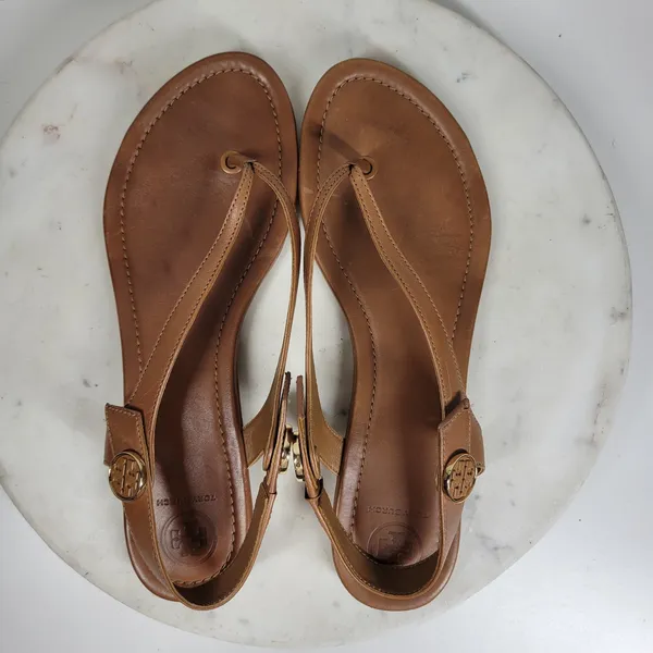 Tory Burch Minnie Leather Thong Sandals 9.5 Tan Gold Logo Medallion Flats Summer - Image 5