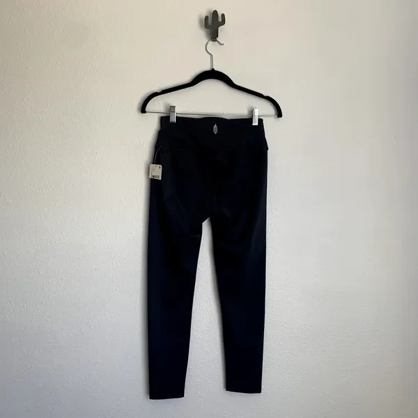 NWT‎ Free People Movement Wrap Lose Control Leggings in Gravel Stone Gray - Image 4