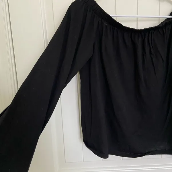 SO women’s relaxed off shoulder shirt —‎ large - Image 2