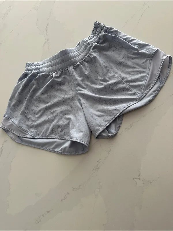 Lululemon Hotty Hot Low-Rise Short 4"‎ Gravel Dust Pastel Blue Size 8 - Image 2
