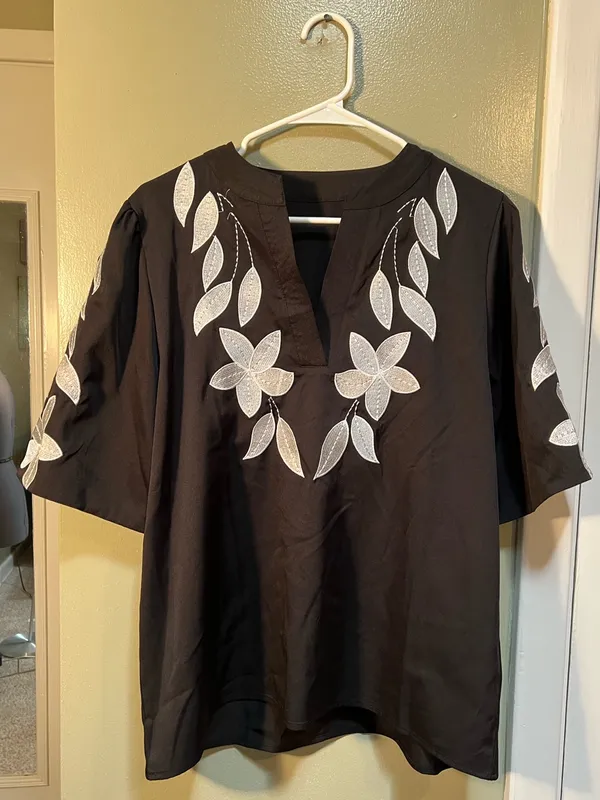 Women’s Size Medium Floral Embroidery Rocking V-Neck Puff Sleeve Blouse Black - Image 2