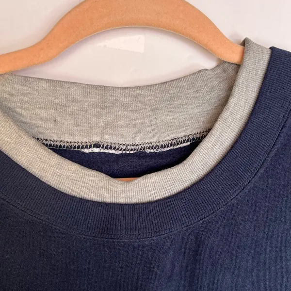 NAVY SWEATSHIRT WITH‎ FALL SCENE EMBROIDERED ON FRONT
PREOWNED Size undefined - Image 6