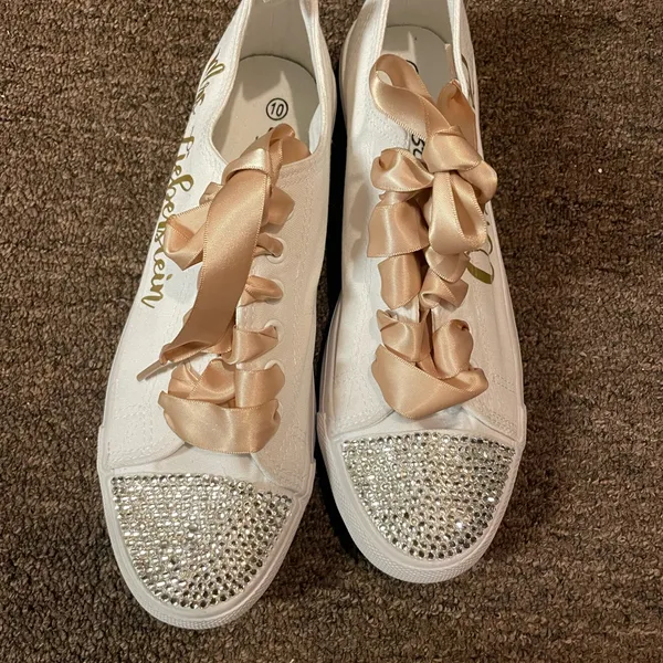 Twisted slip in & step out Elegant White and Gold Women's Sneakers - Image 2