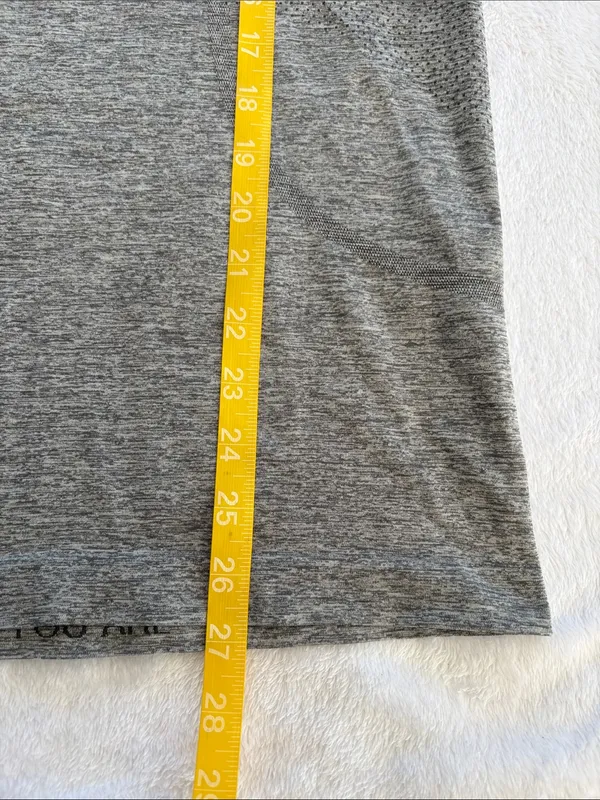 Lululemon size 10 Heather Gray swiftly tech tee short sleeve athletic gym preppy - Image 6