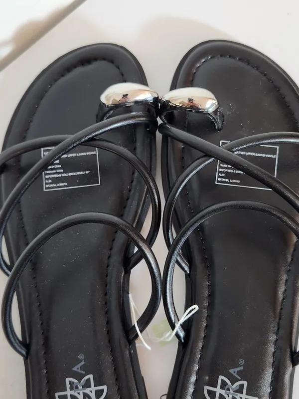 Serra Black Strappy Faux Leather Sandals Silver Tone Accent Size 8 NWT - Image 3