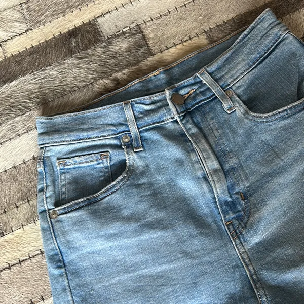 Levi's Light Washed Long Women’s Denim Shorts‎ - Image 3