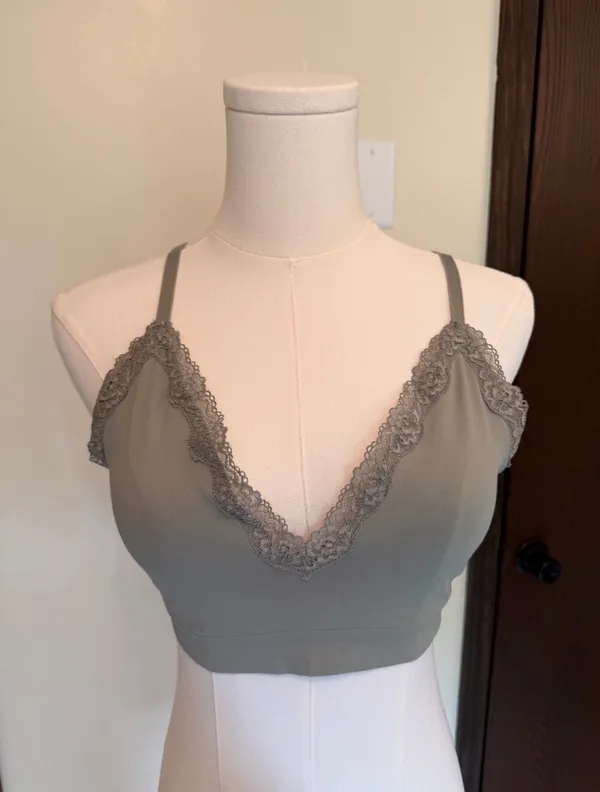 H&M green lace trimmed unlined bralette - Image 2