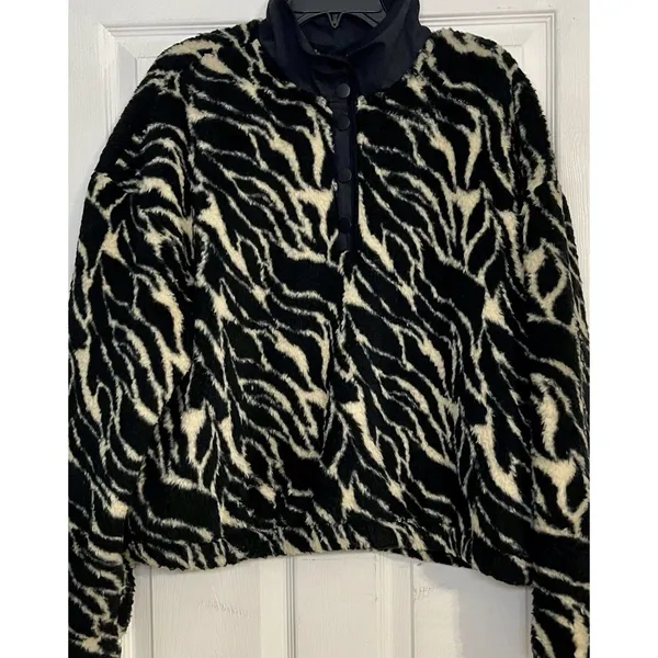 PacSun Zebra Print SzXL Cropped Sherpa Fleece Pullover – Black & Cream - Image 2
