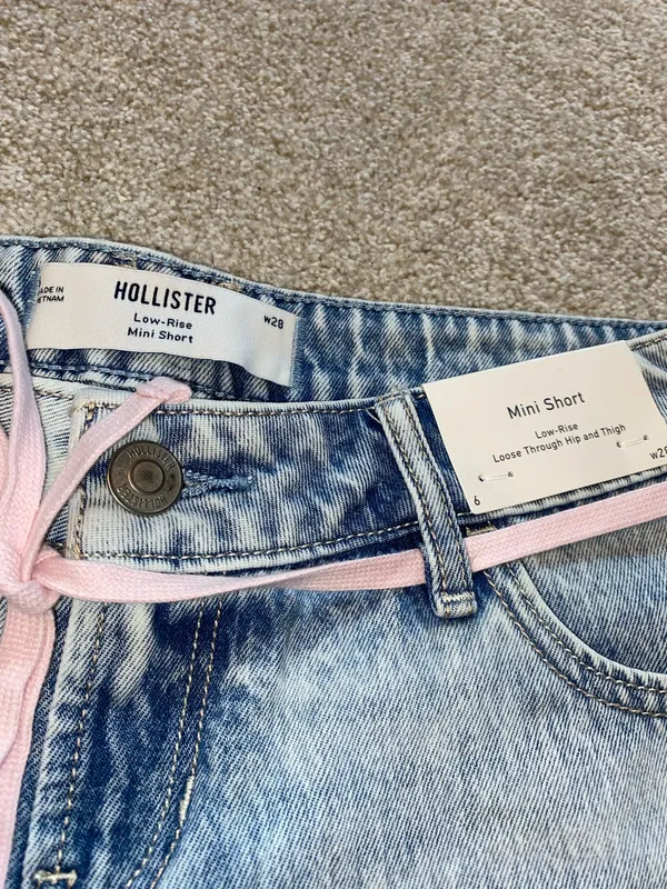 Hollister Low Rise Heart Embroidery Shorts - Image 3