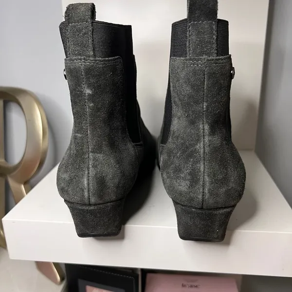 Nurture Ankle Boots Womens 10M Grey Suede Low Wedge‎ Chelsea Pull On Comfort - Image 5