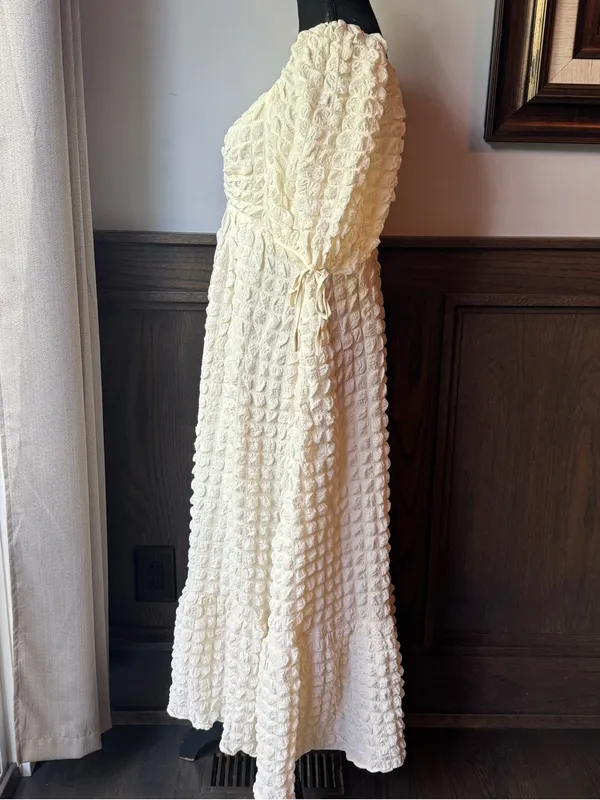 Endless Rose Ivory Puff-Sleeve Textured Maxi Dress medium euc - Image 4