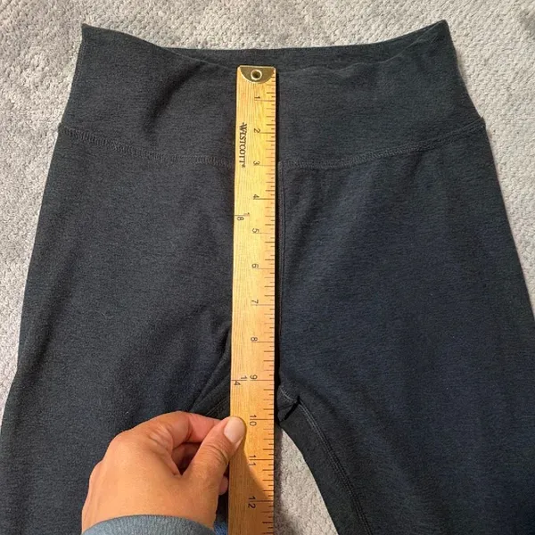Beyond Yoga Black mid rise Leggings Size S Made in USA Cropped Ankle Yoga #1800 - Image 4