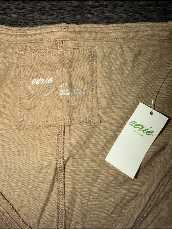 Aerie happiest v-neck crop top shirt - Image 4