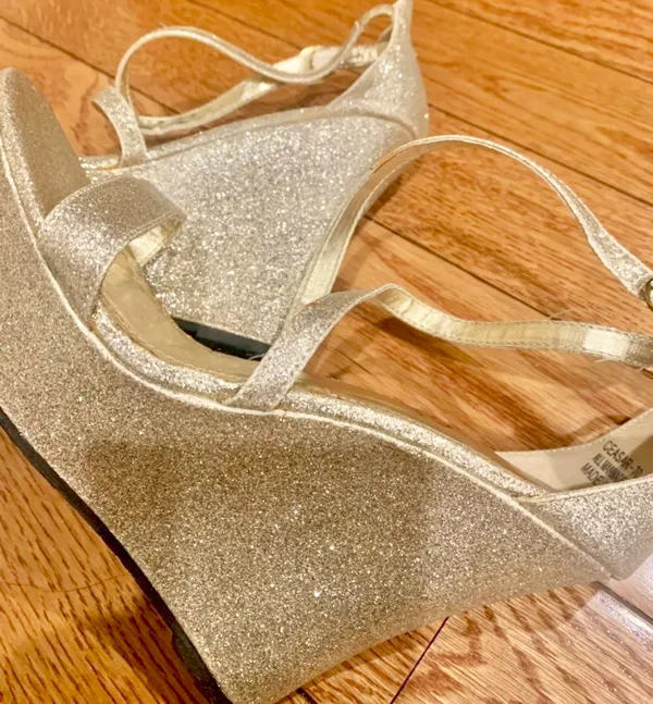 Rouge gold glitter platform strappy crisscross wedges sandal size 8.5 - Image 6