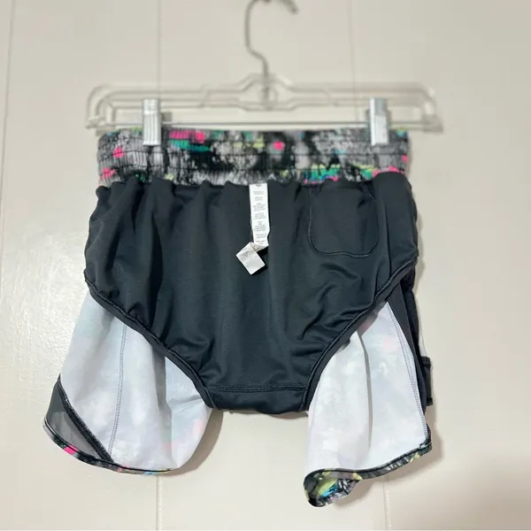 Lululemon Hotty Hot Short 4” Paint Drift Multi Color Size 4 - Image 8