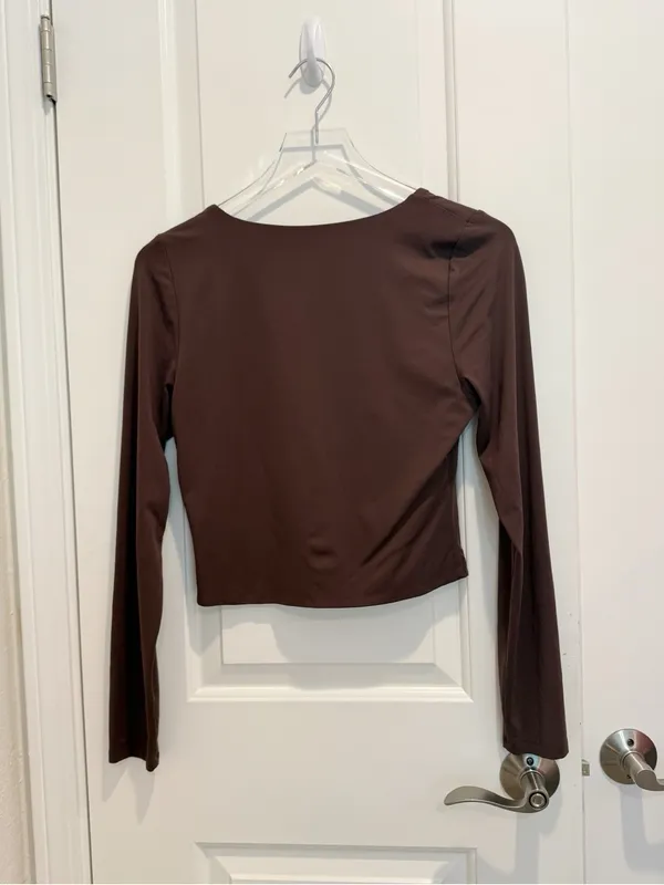 ARITZIA BABATON Contour V neck Long Sleeve Top in‎ Mocha Brown - Image 4