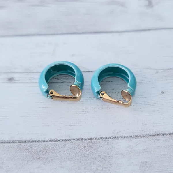 Vintage Clip On Earrings Light Blue Retro Chunky Hoops 0.75" - Image 7