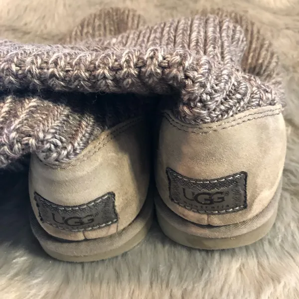 Knit button style ugg boots - Image 4