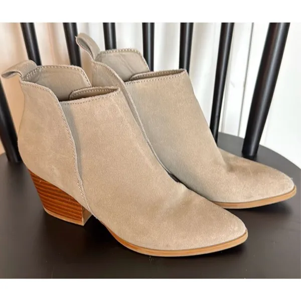Dolce Vita Daine tan suede pull on booties size 6 - Image 10