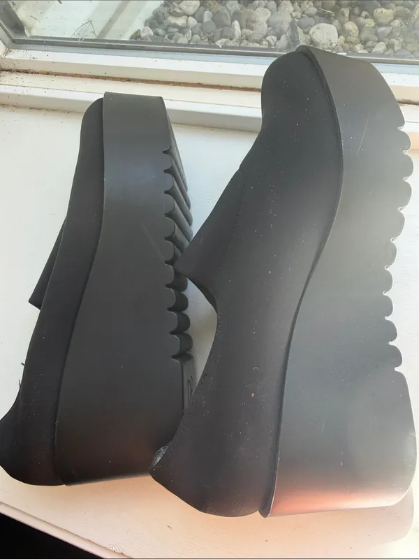 Donald J. Pliner Black Platform Slip-On Shoes - Image 6