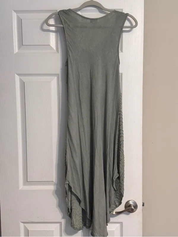 Calstyle Sage Green Embroidered Boho Whimsy Flowy Sleeveless Midi Dress Large - Image 2