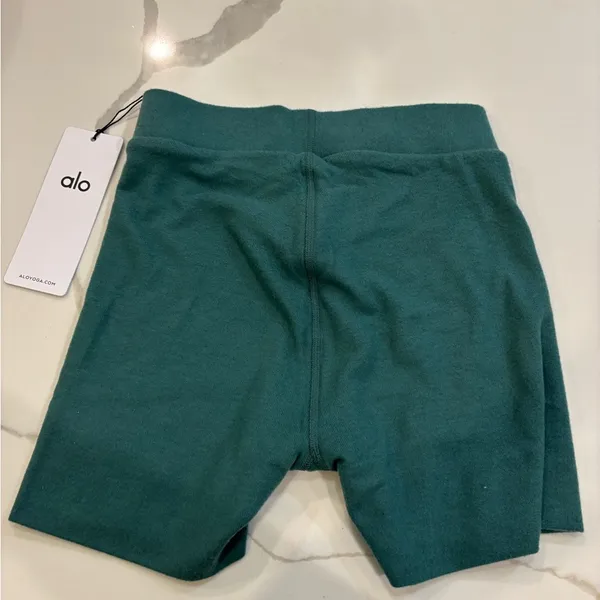 NWT alo shorts - Image 4