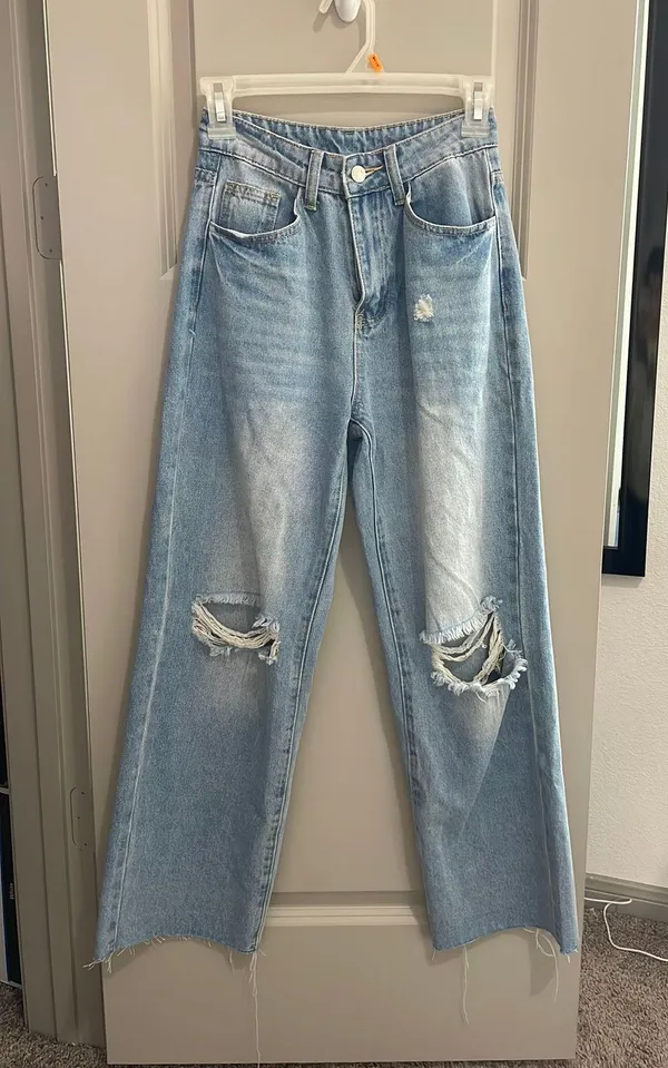 SheIn Petite Ripped Straight Leg Jeans - Image 2