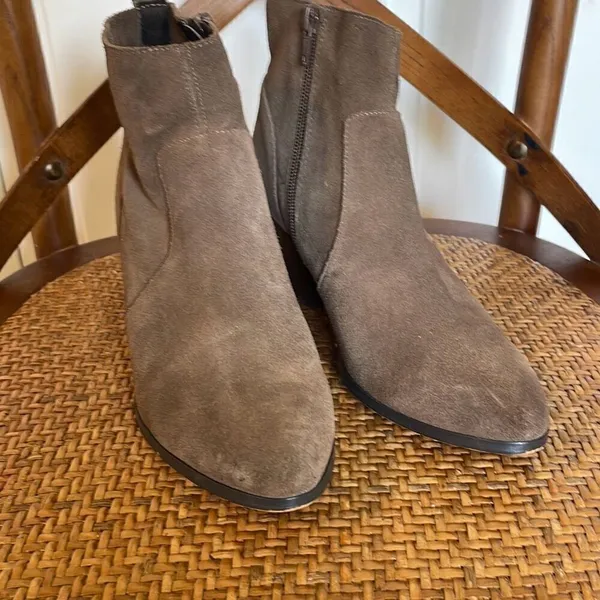 Crown Vintage Saleen suede heeled booties brown size 7 - Image 3