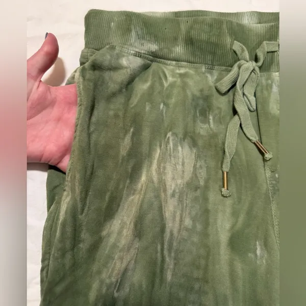 Young, Fabulous, & Broke Green and Cream Ombre Tie Dye Joggers Sweatpants Medium - Image 6