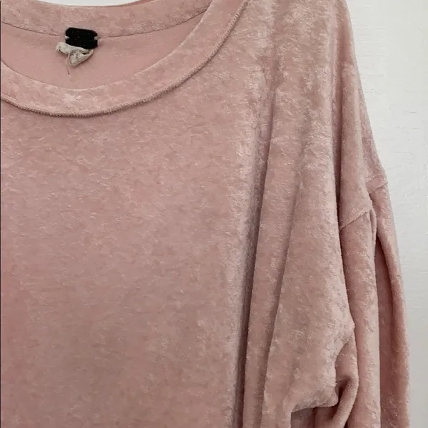 Free People Pink Velvet top M - Image 6