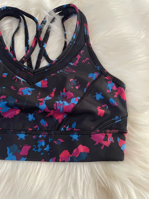 Lululemon Strap Lululemon Strap It Like Its Hot Bra It Like Its Hot Bra size 4 great condition - Image 4