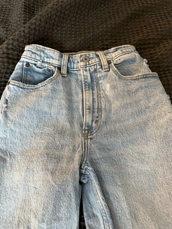 Abercrombie 90s Ultra High-Rise Straight Jeans - Image 3